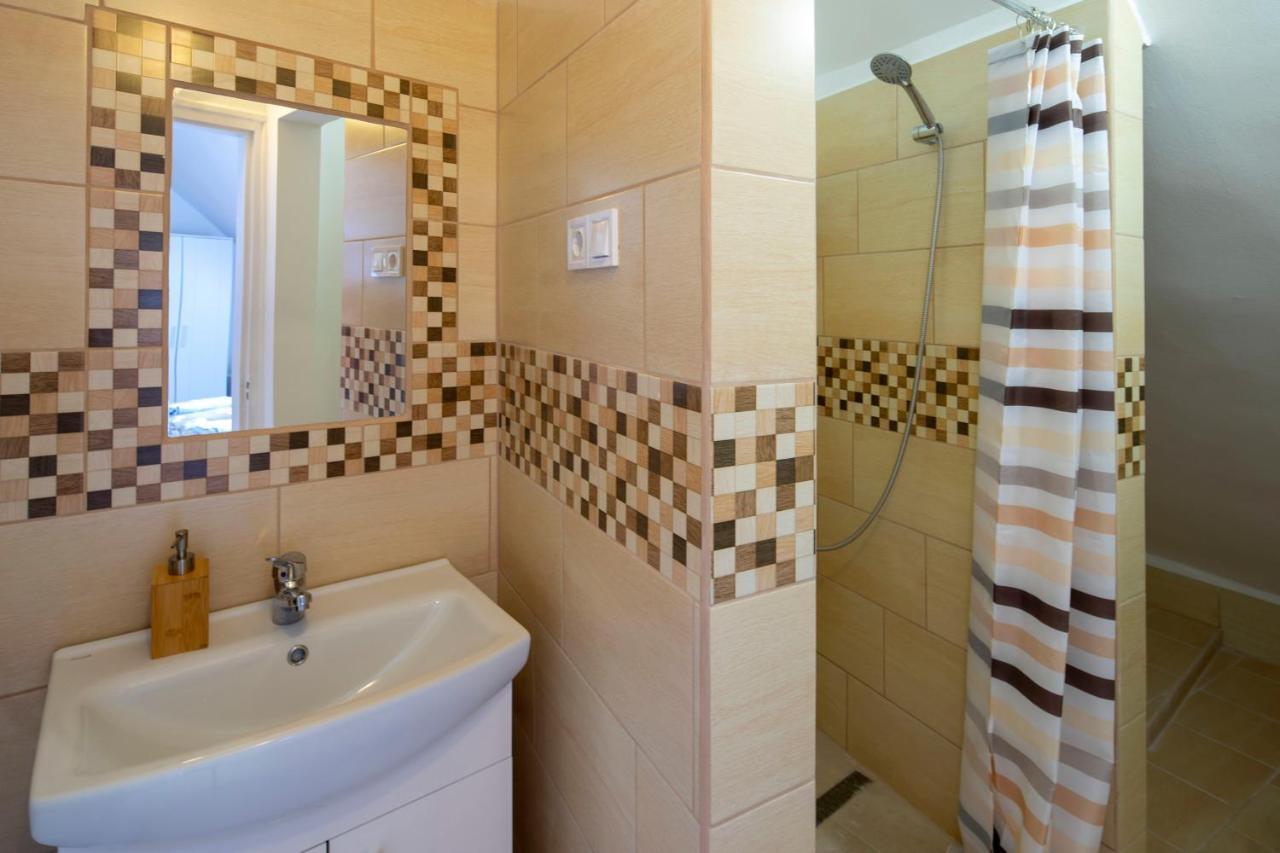 Darvin Apartman Eger Apartment Exterior photo