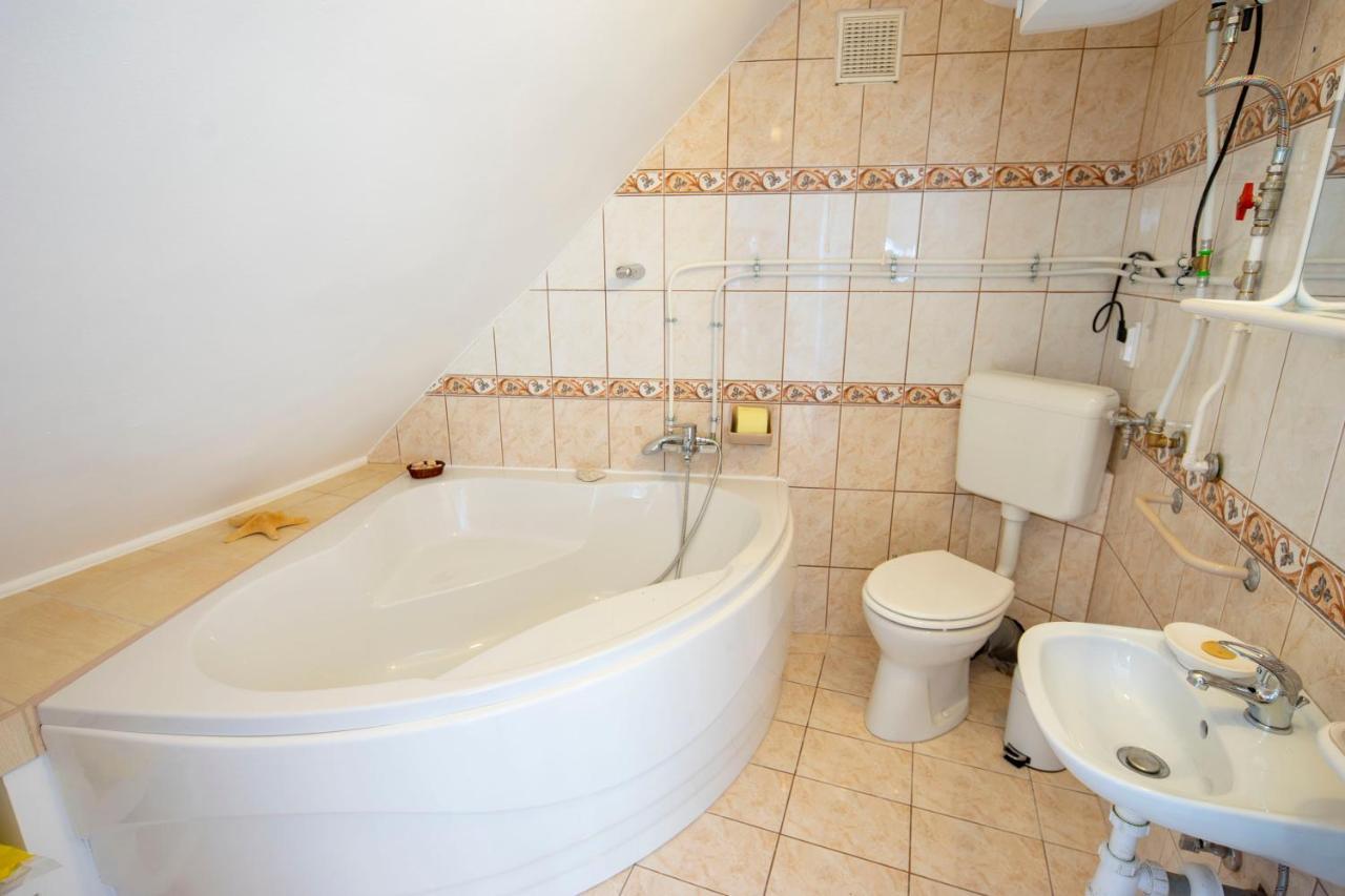 Darvin Apartman Eger Apartment Exterior photo